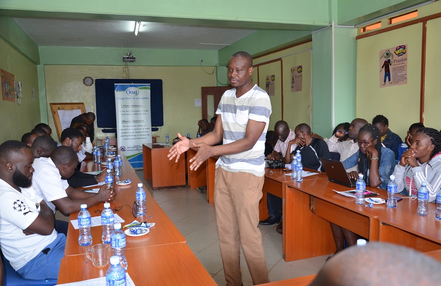 KUJ SG Eric addressing journalists from Kakamega